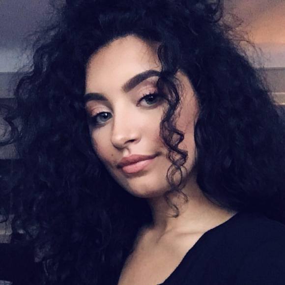 Meet your Posher, Carlitha - Picture 1 of 1